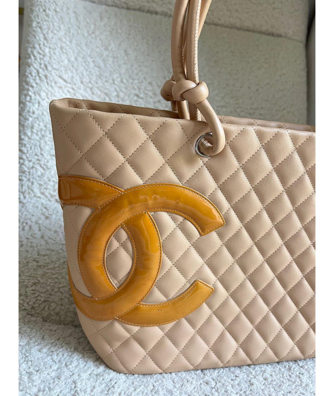 CHANEL Бежевая кожаная сумка с короткими ручками, фото 2