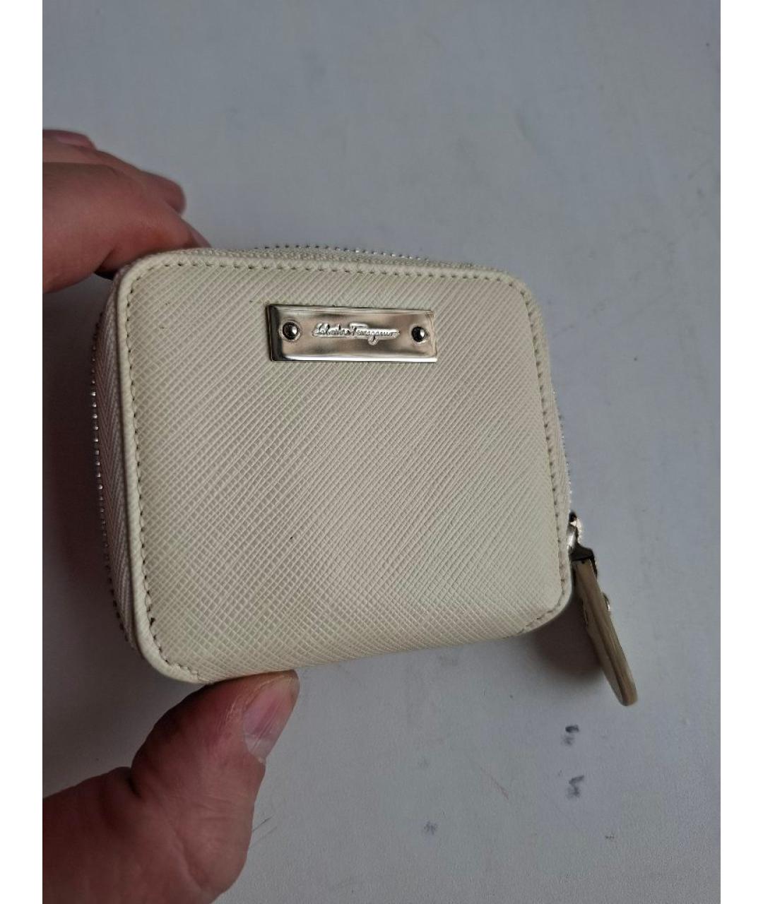 FERRAGAMO Белая кожаная визитница, фото 7