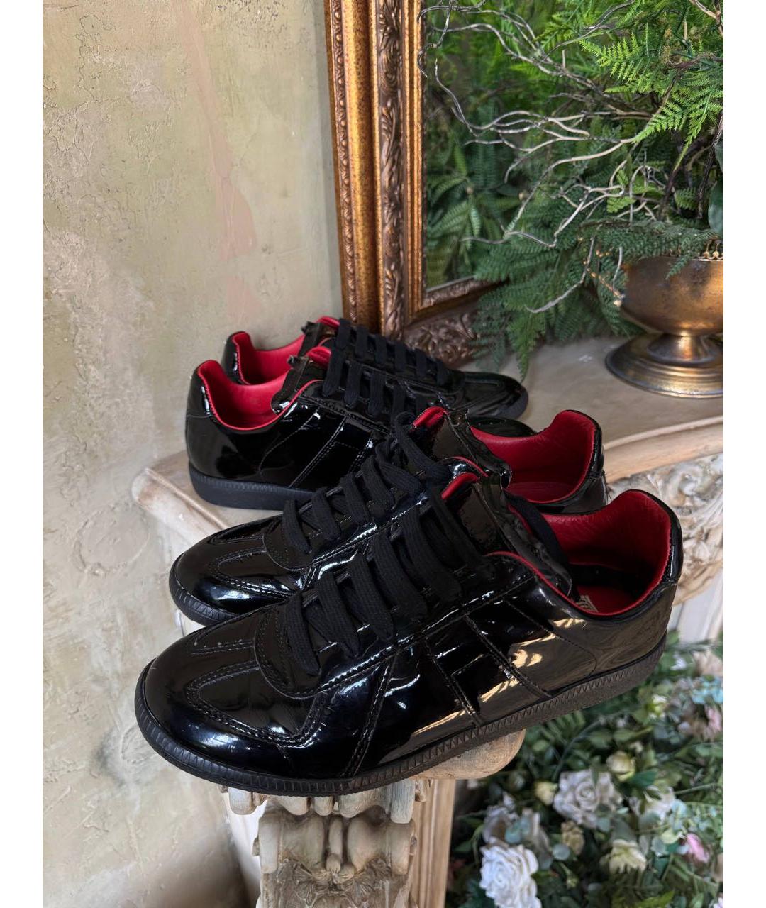 MAISON MARGIELA Черные низкие кроссовки / кеды из лакированной кожи, фото 2