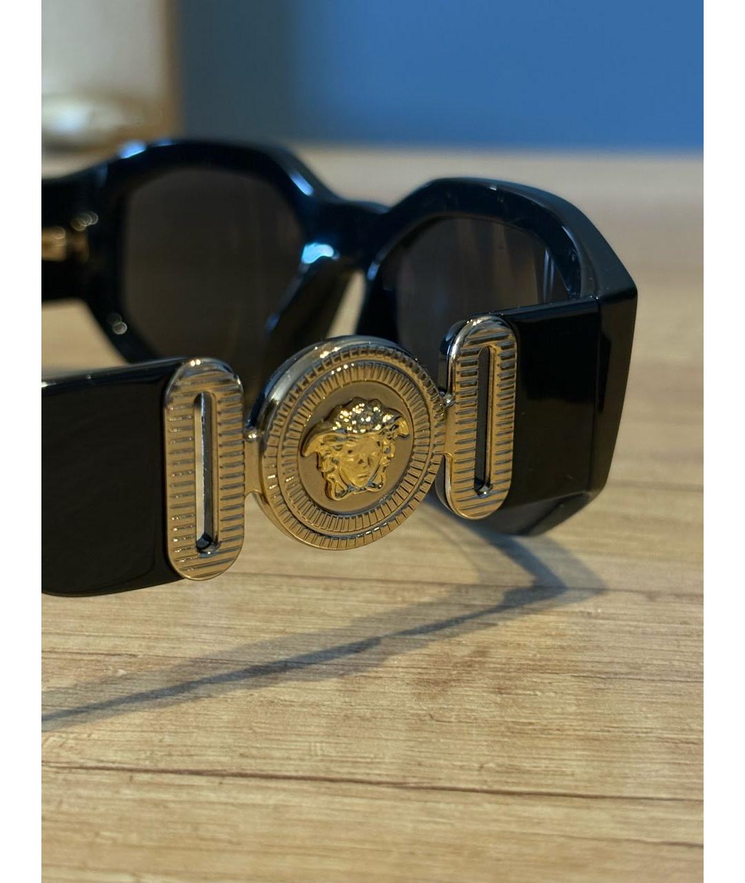 VERSACE Черные пластиковые солнцезащитные очки, фото 3