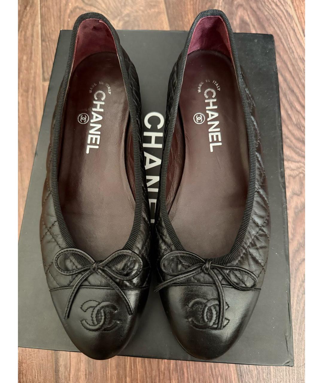 CHANEL Черные кожаные балетки, фото 2