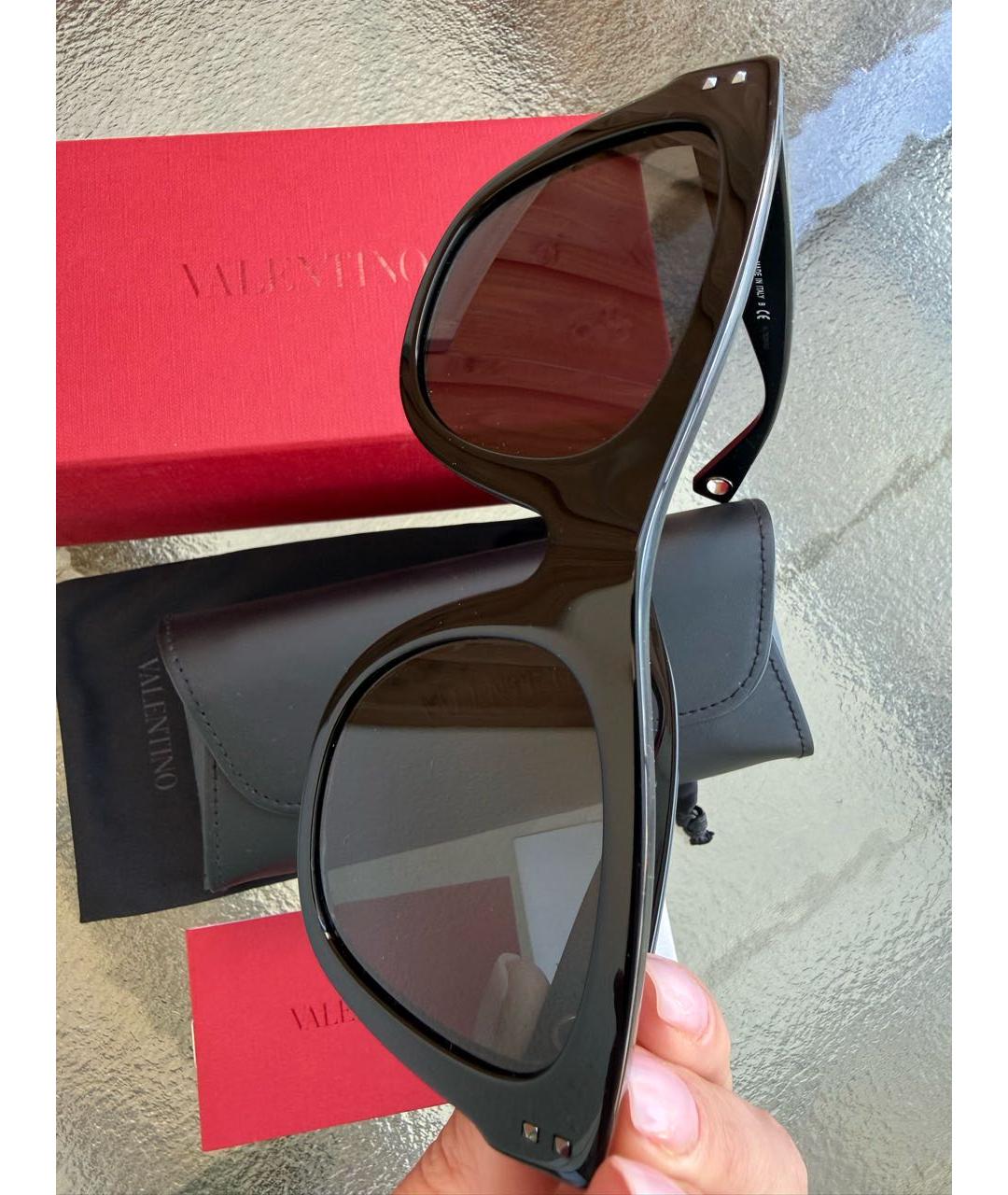 VALENTINO Черные пластиковые солнцезащитные очки, фото 6