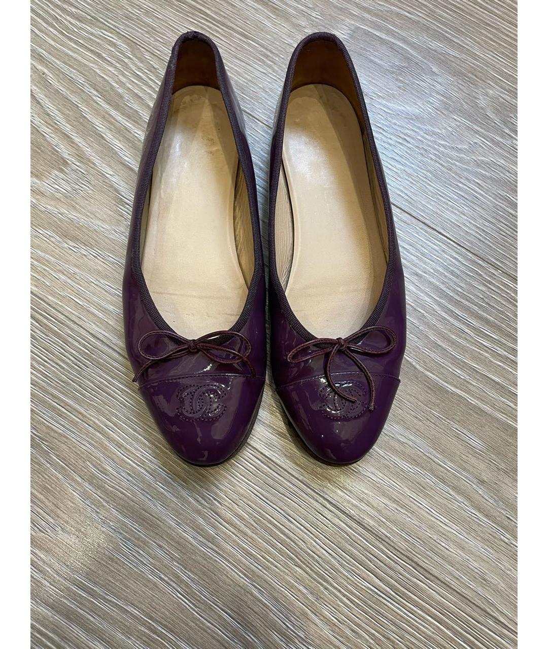 CHANEL Фиолетовые балетки из лакированной кожи, фото 3