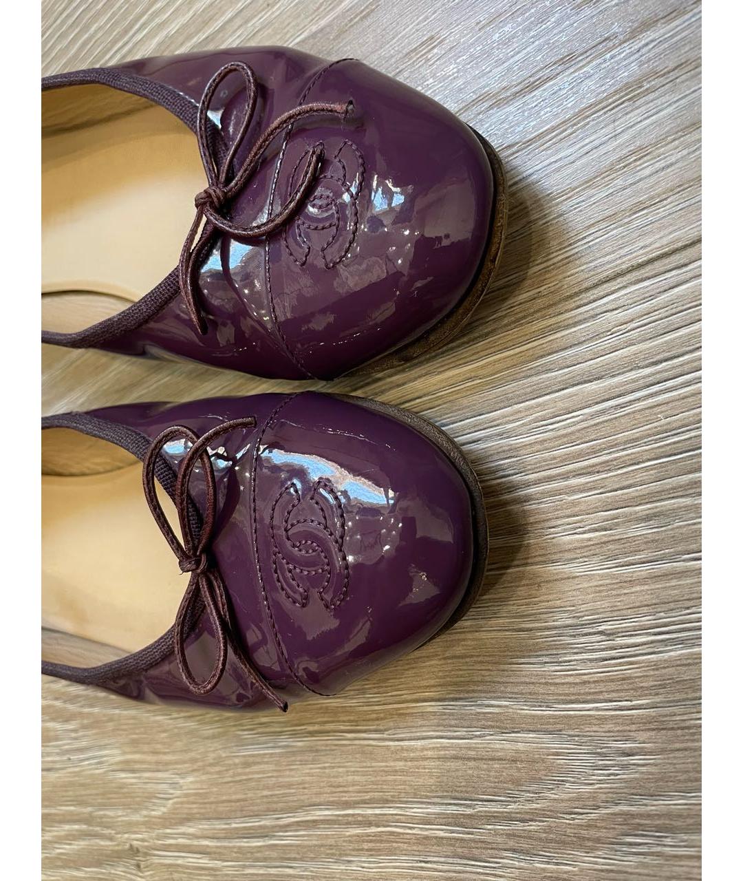 CHANEL Фиолетовые балетки из лакированной кожи, фото 6