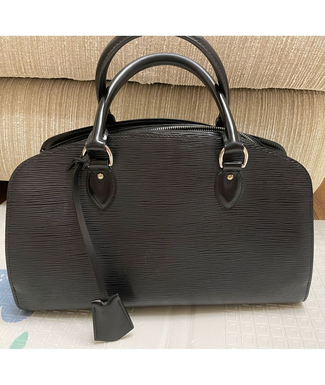 LOUIS VUITTON Черная кожаная сумка тоут, фото 5