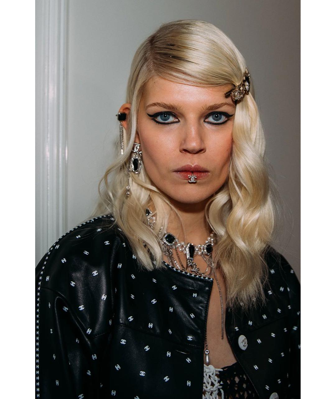 CHANEL Золотые металлические клипсы, фото 4