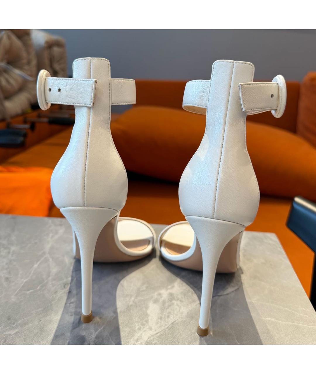 GIANVITO ROSSI Белые кожаные босоножки, фото 3