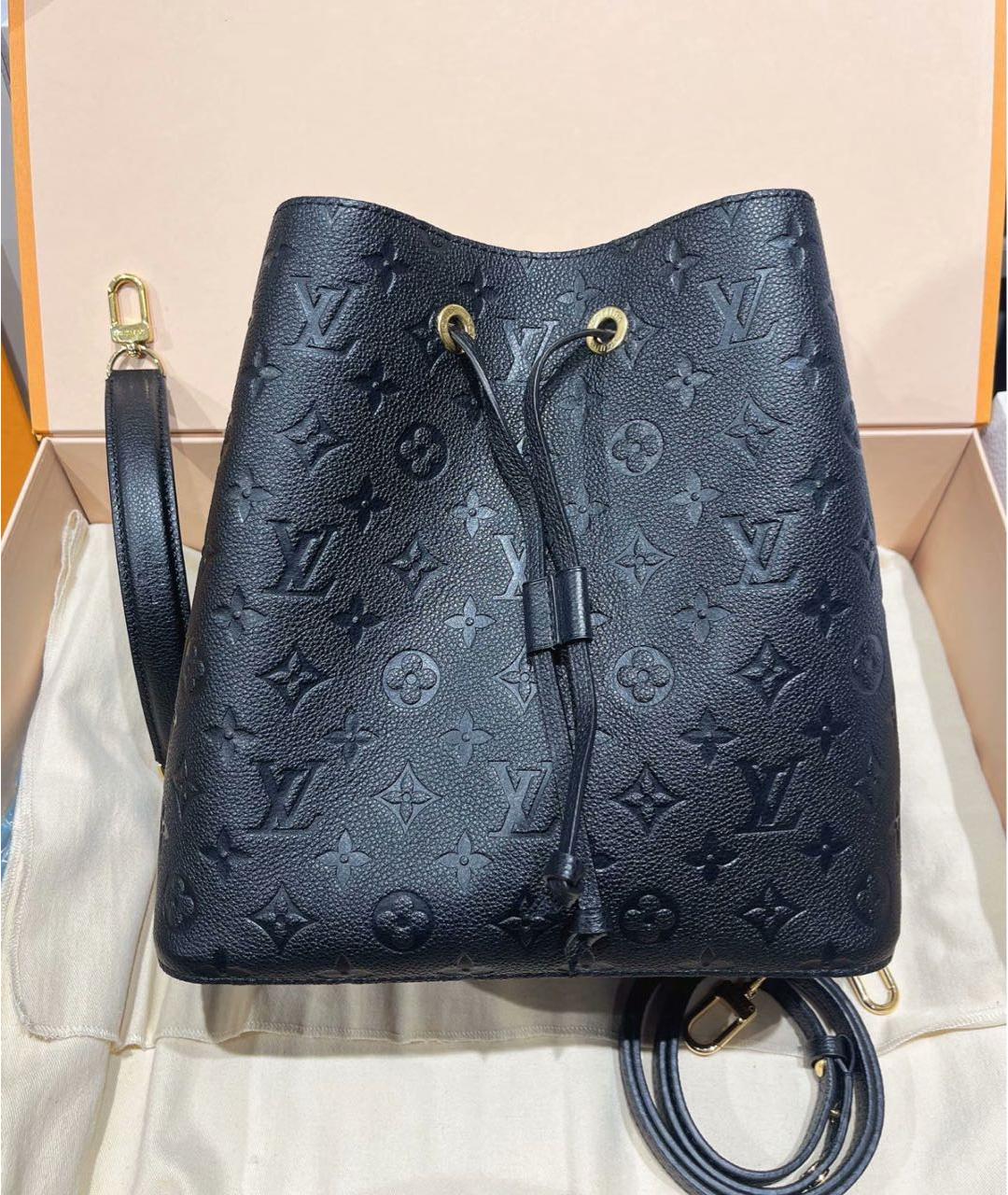LOUIS VUITTON Черная кожаная сумка с короткими ручками, фото 2