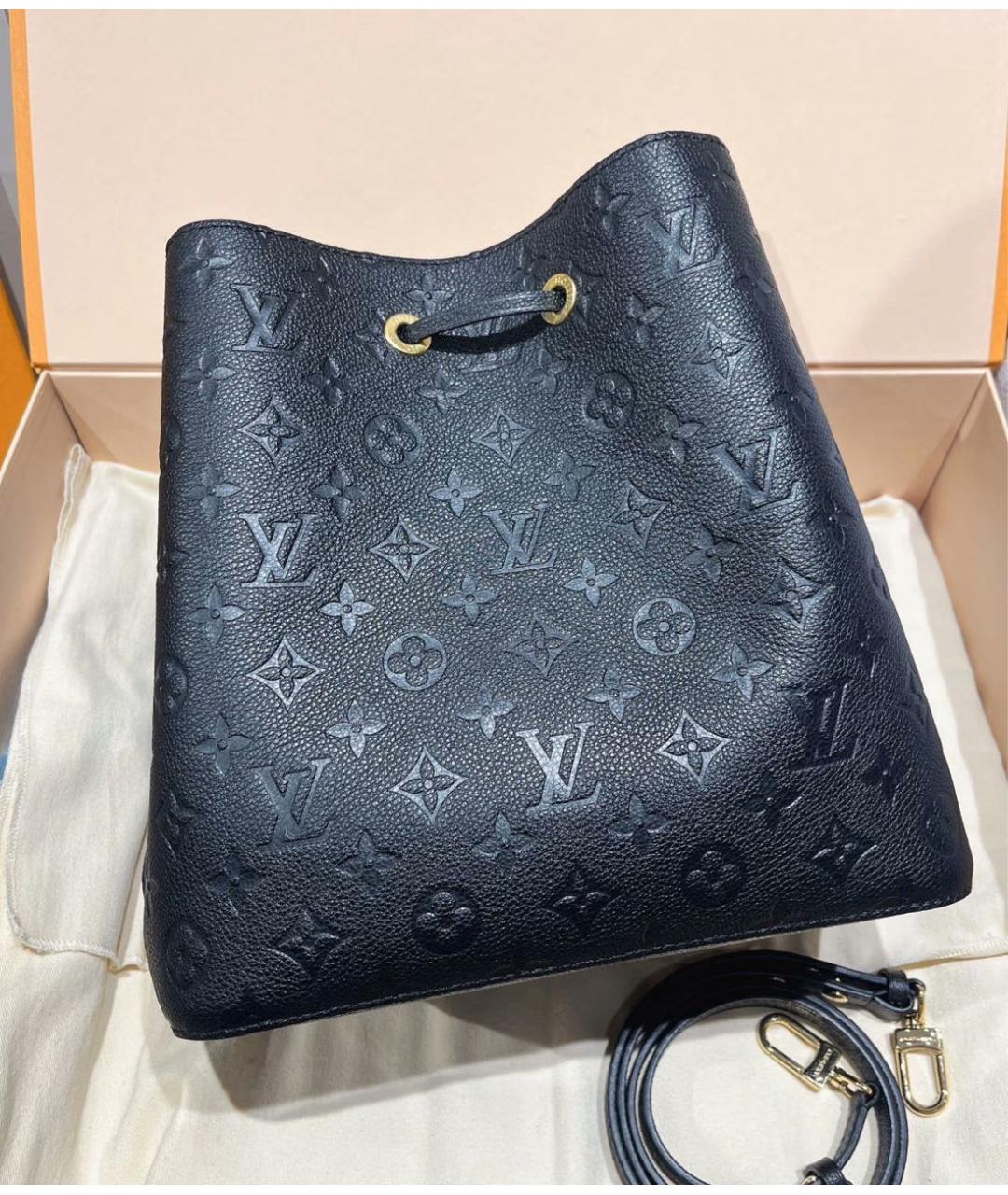 LOUIS VUITTON Черная кожаная сумка с короткими ручками, фото 4