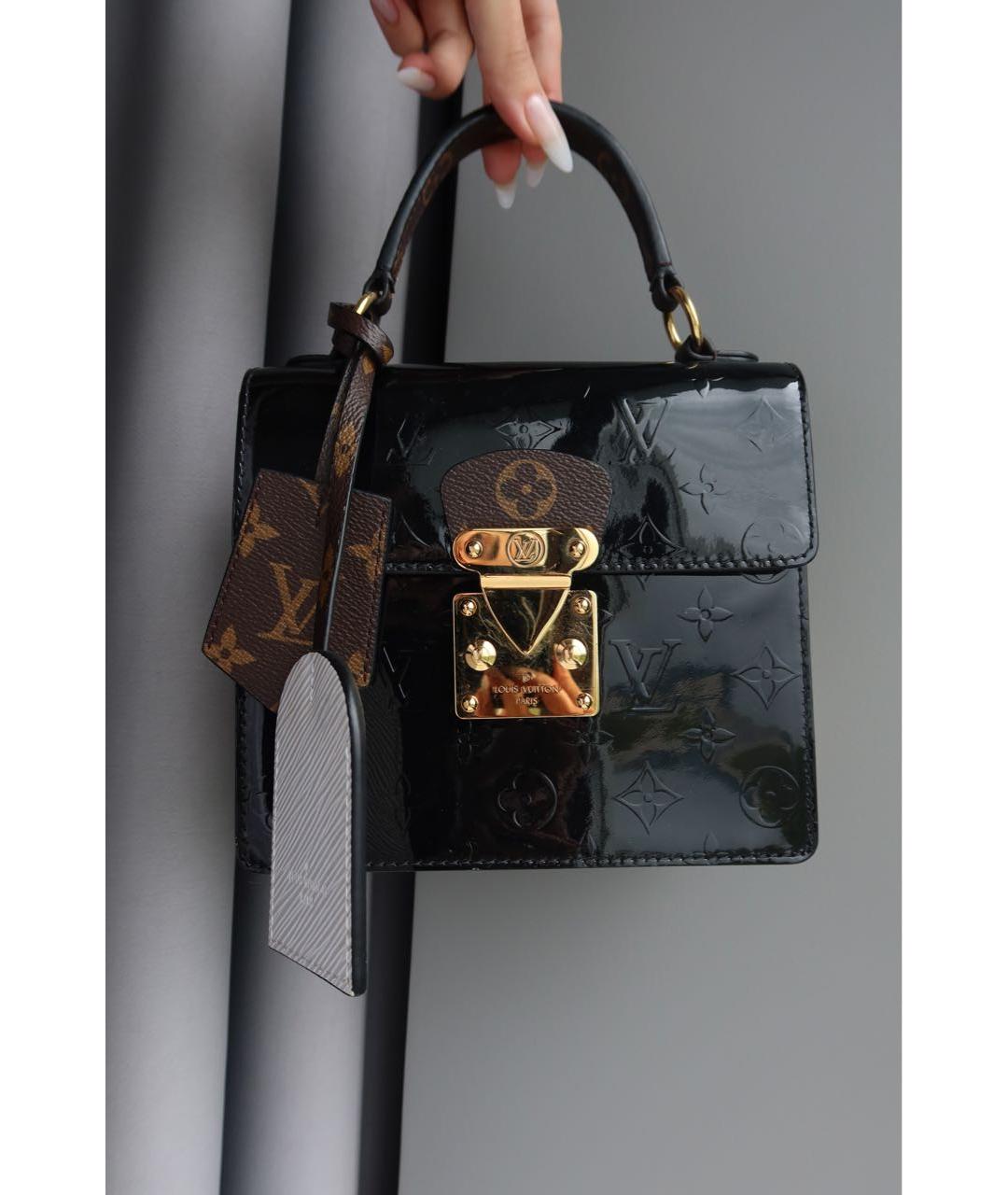 LOUIS VUITTON Черная сумка с короткими ручками из лакированной кожи, фото 2