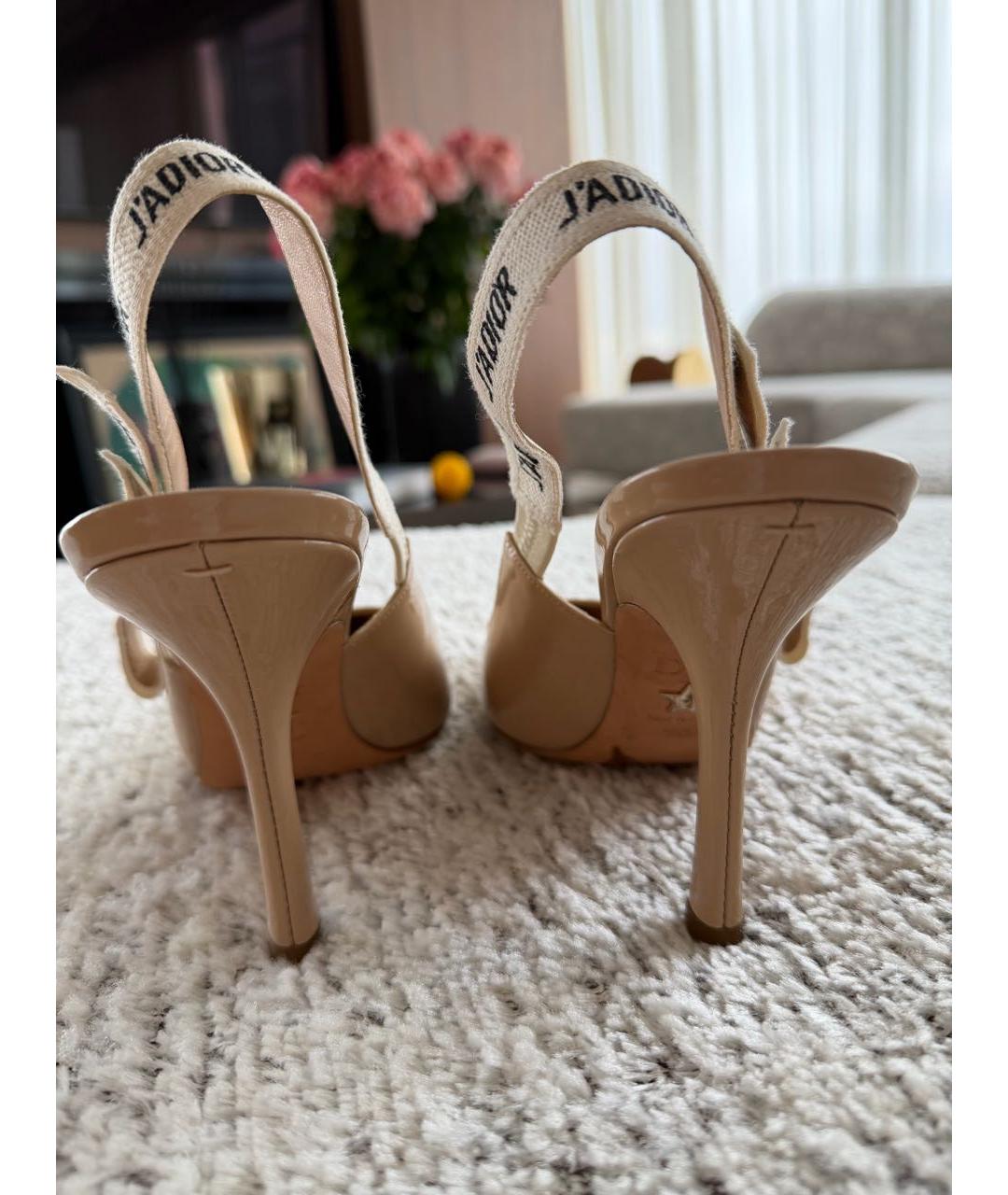 CHRISTIAN DIOR Бежевые туфли из лакированной кожи, фото 3