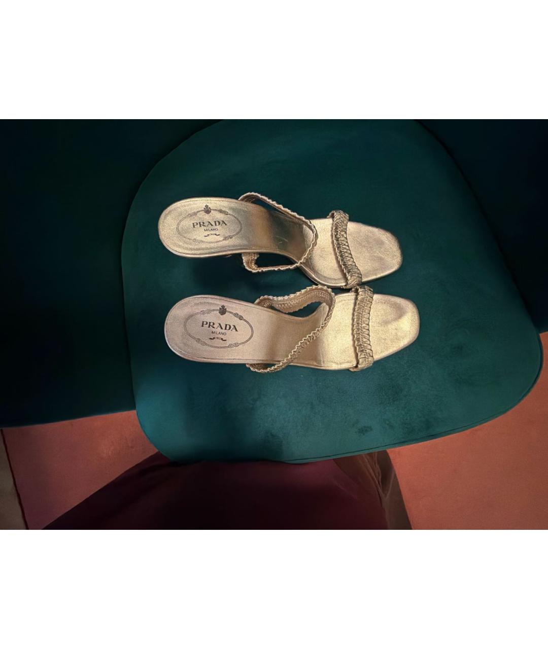 PRADA Золотые кожаные босоножки, фото 3