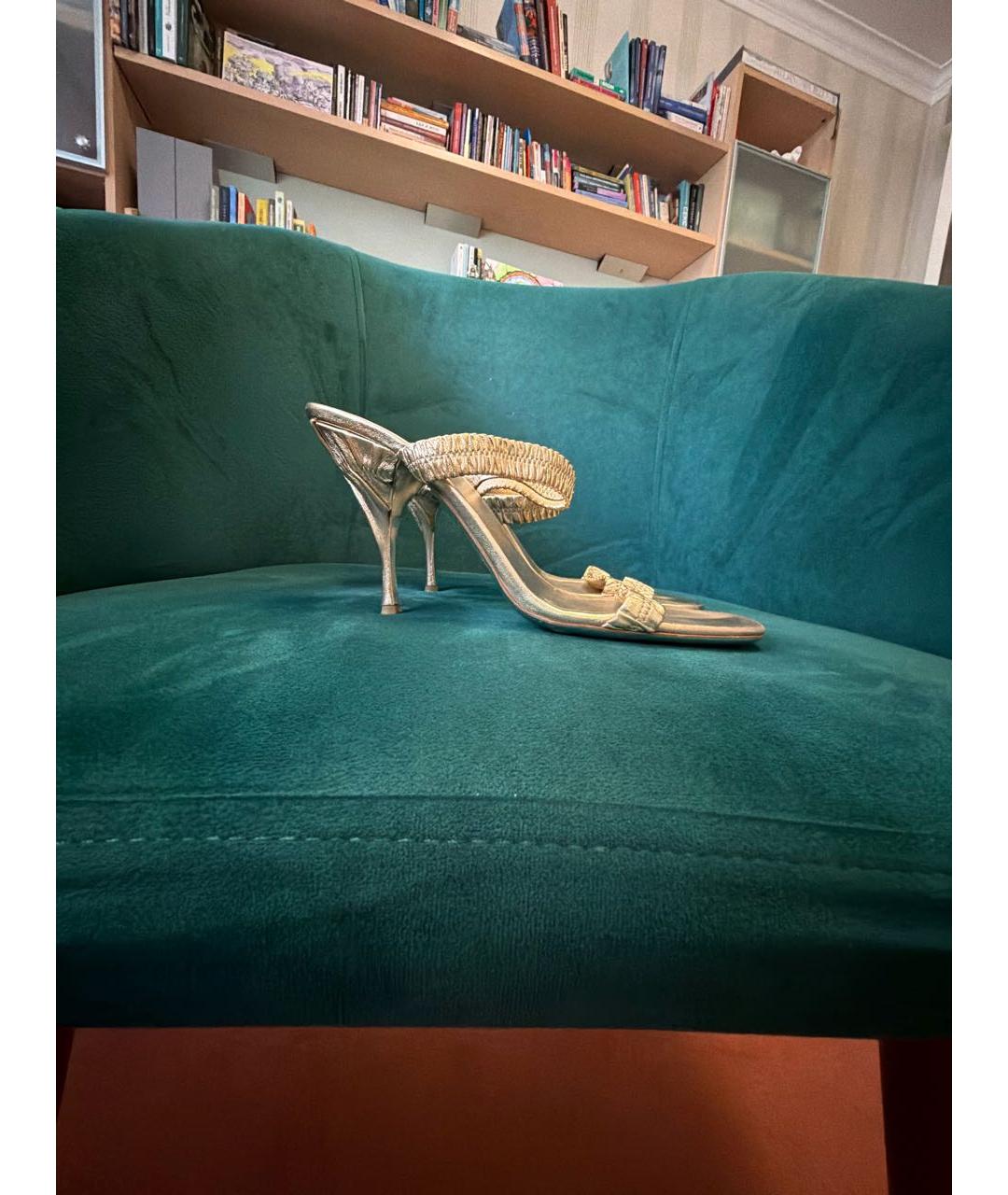 PRADA Золотые кожаные босоножки, фото 8
