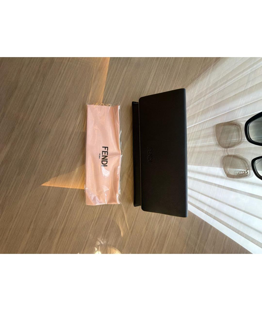 FENDI Черные пластиковые солнцезащитные очки, фото 4