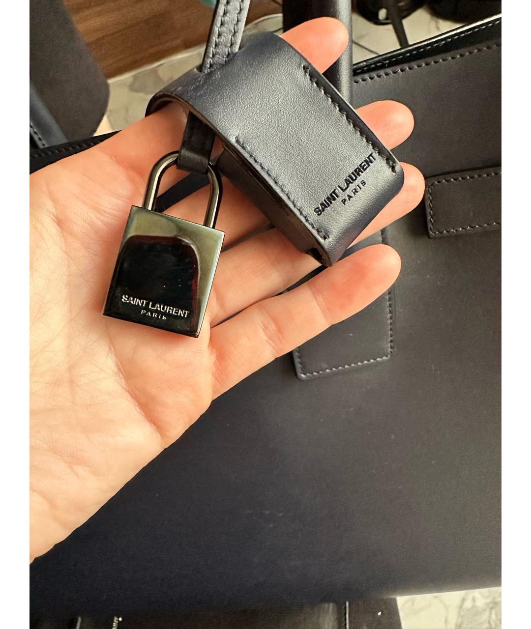 SAINT LAURENT Темно-синяя кожаная сумка с короткими ручками, фото 5