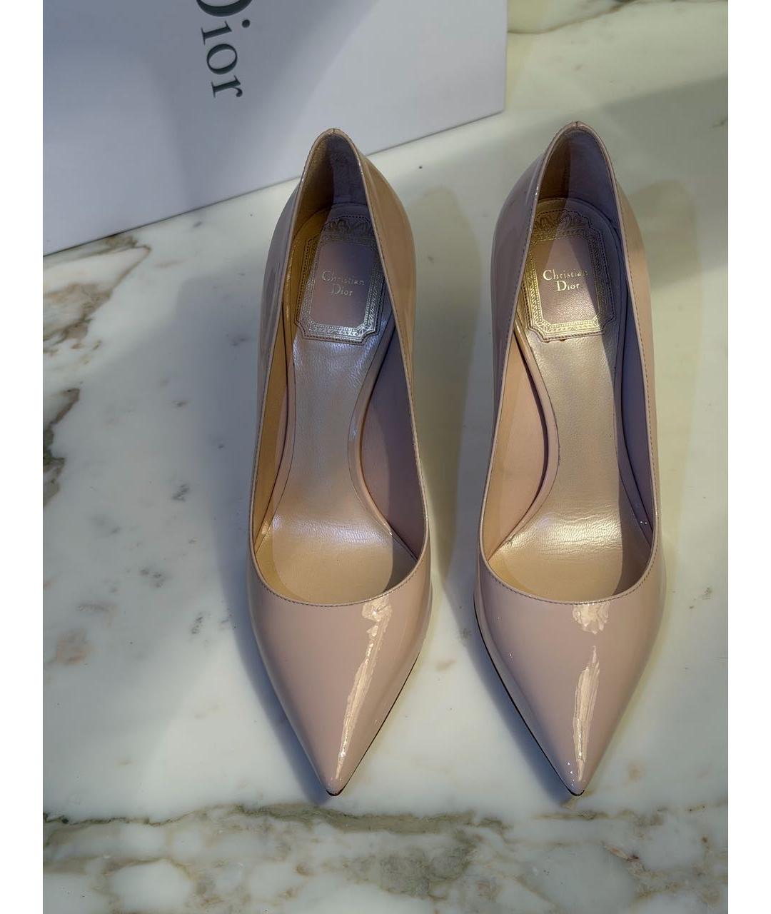 CHRISTIAN DIOR Бежевые туфли из лакированной кожи, фото 2
