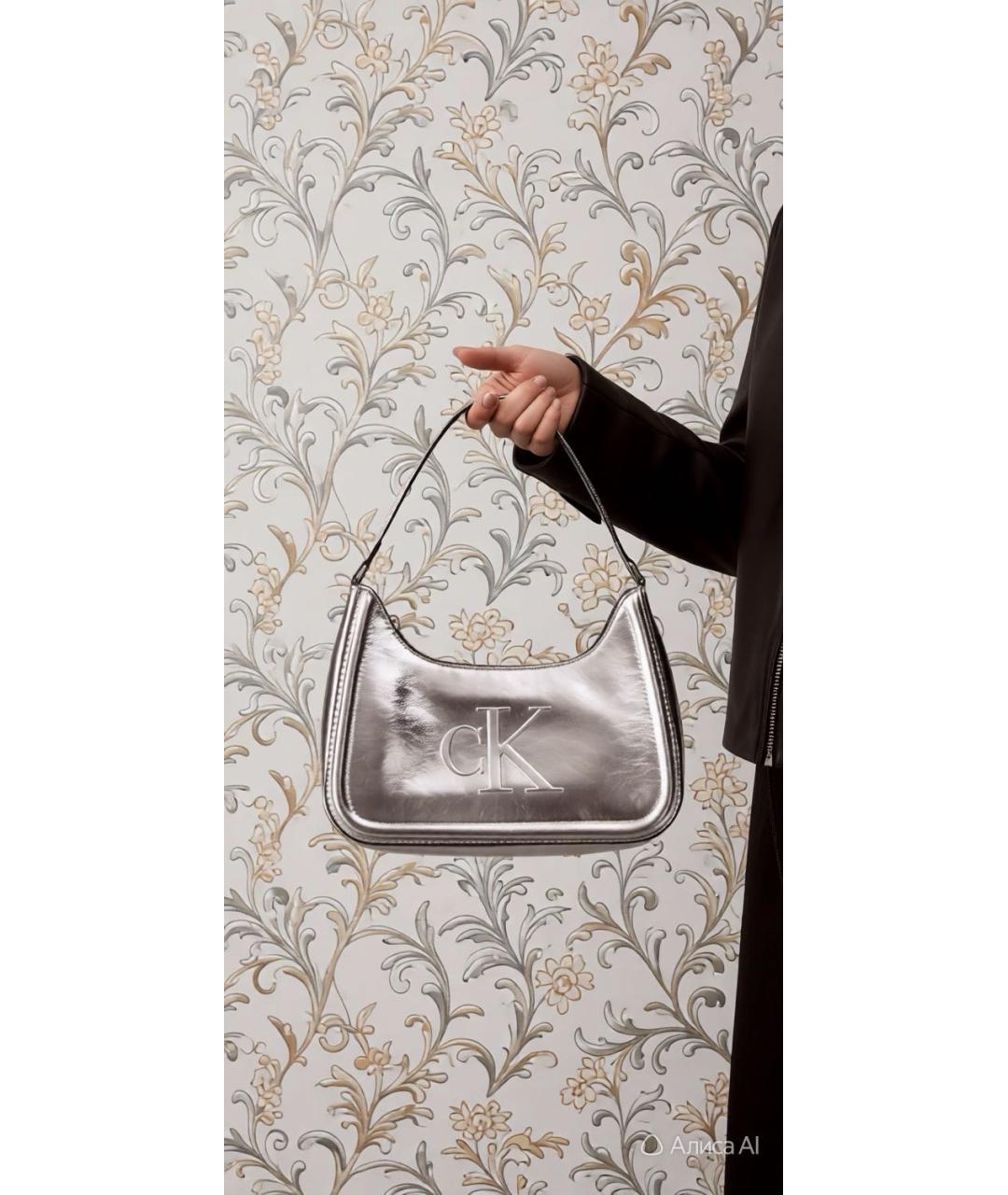 CALVIN KLEIN Серебряная сумка с короткими ручками из лакированной кожи, фото 3