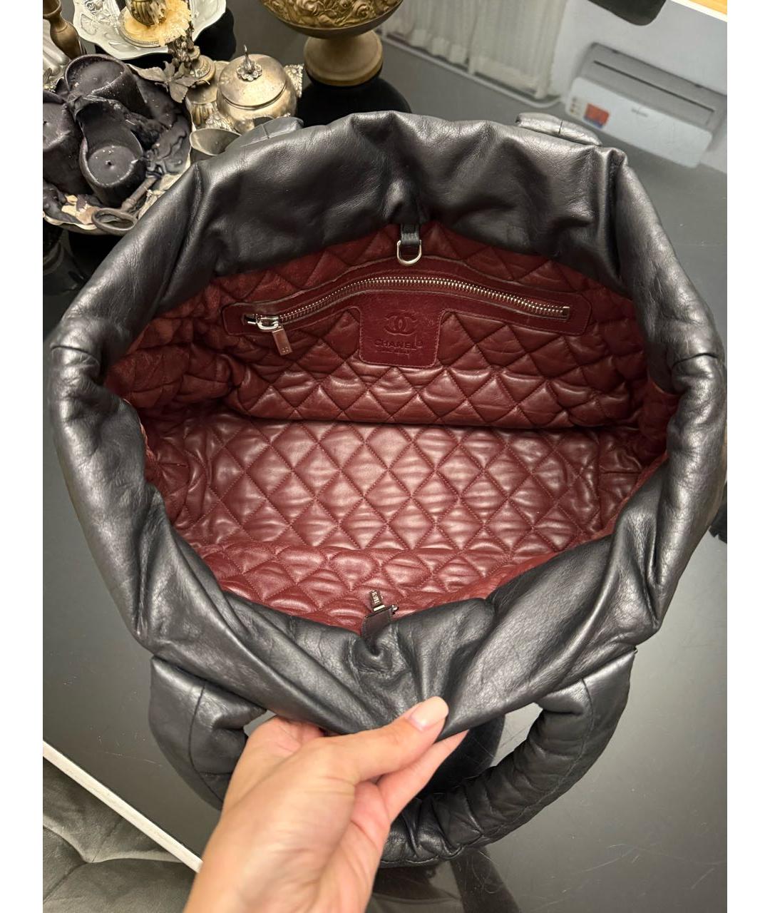 CHANEL Черная кожаная сумка с короткими ручками, фото 5