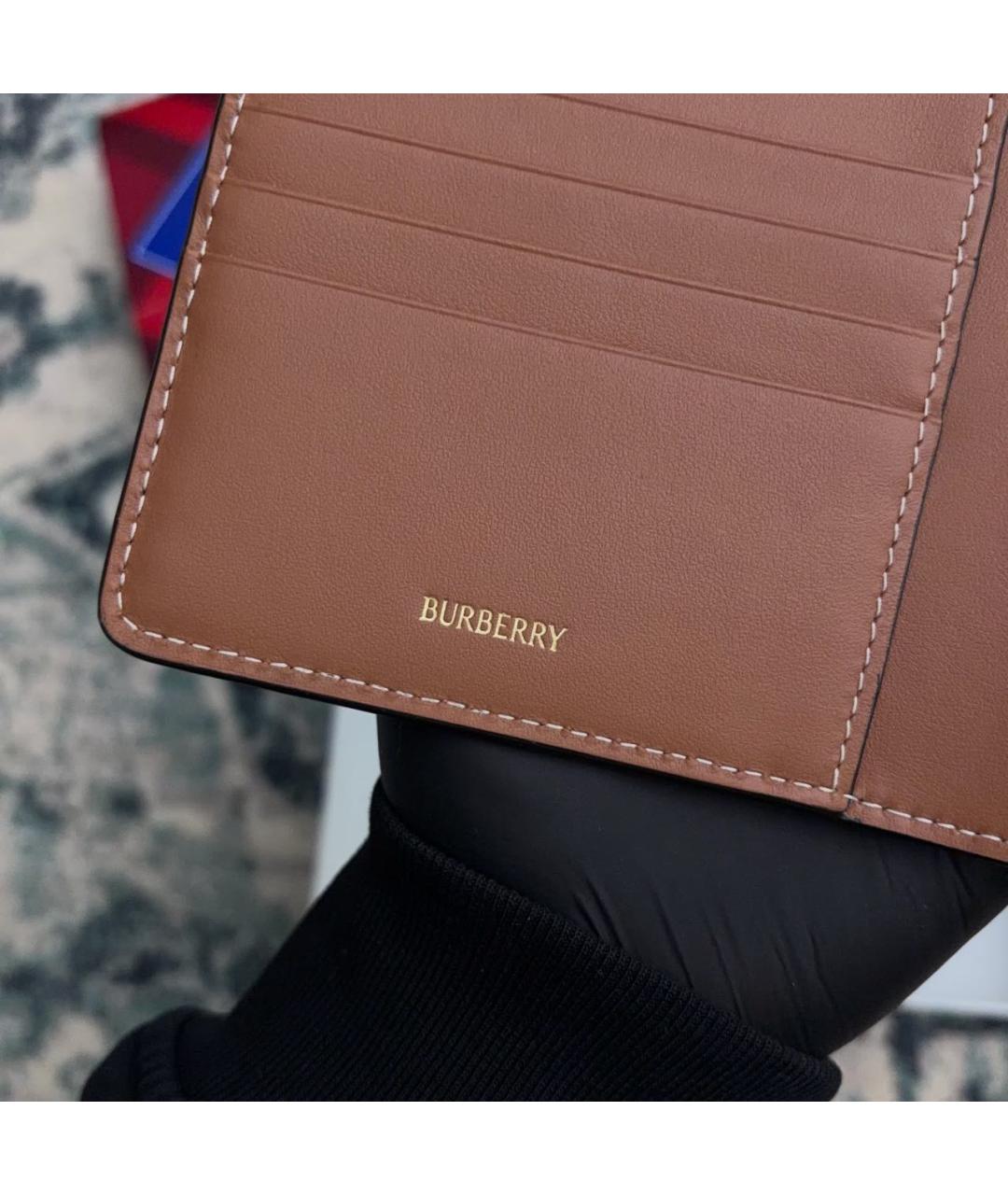 BURBERRY Бежевый кожаный кардхолдер, фото 5