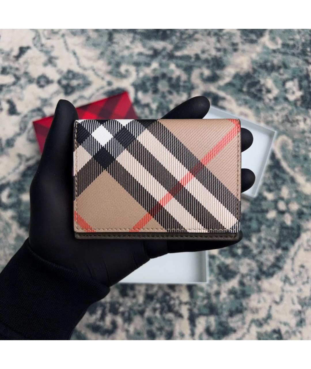 BURBERRY Бежевый кожаный кардхолдер, фото 2