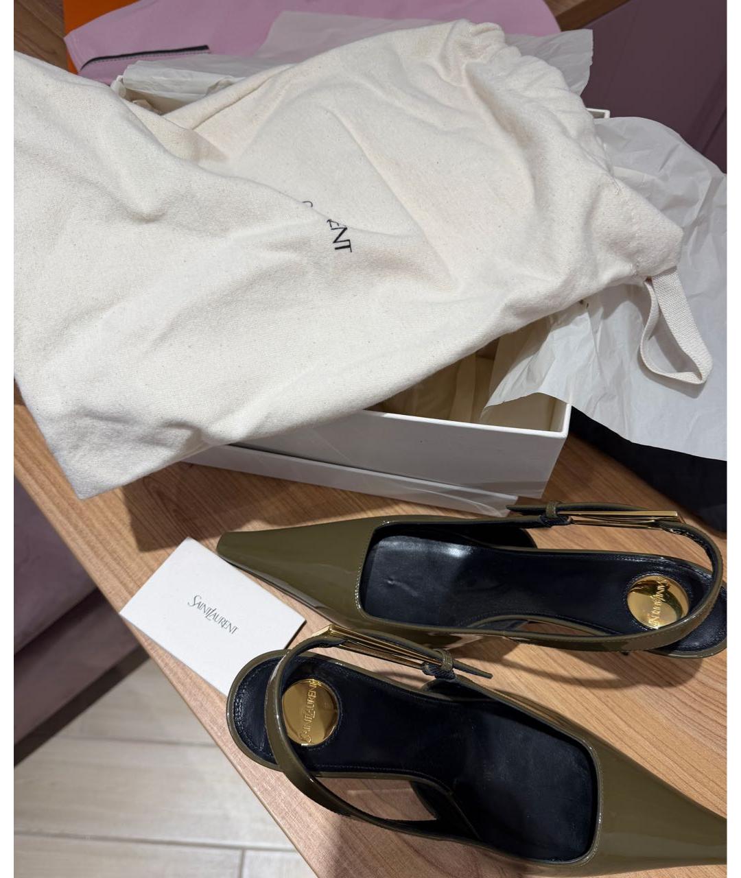 SAINT LAURENT Хаки лодочки на низком каблуке из лакированной кожи, фото 7