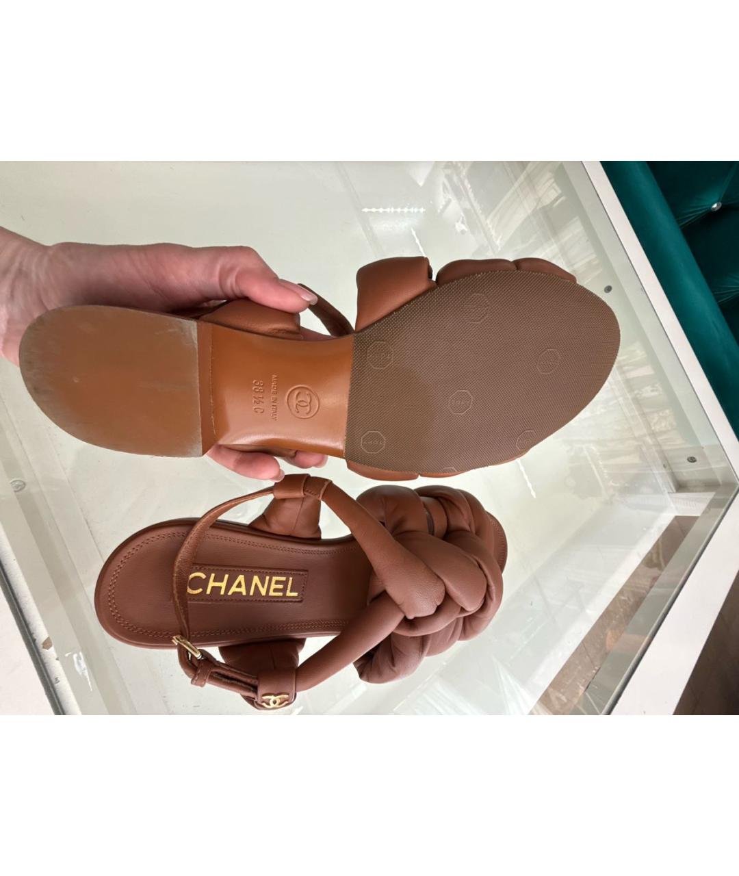 CHANEL Коричневые кожаные босоножки, фото 5
