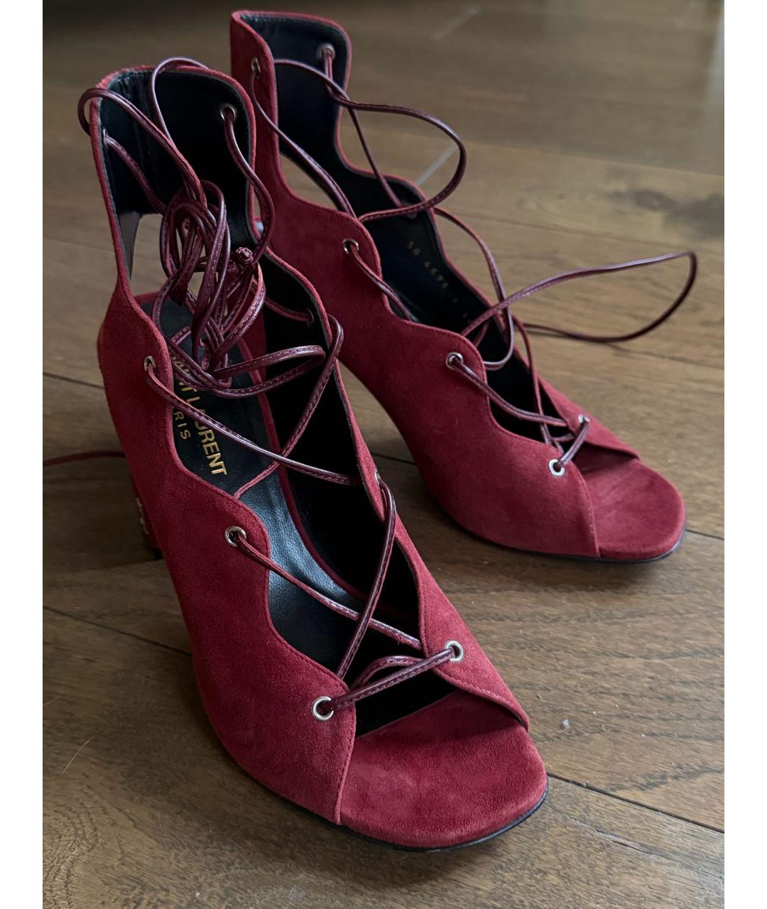 SAINT LAURENT Бордовые замшевые босоножки, фото 2