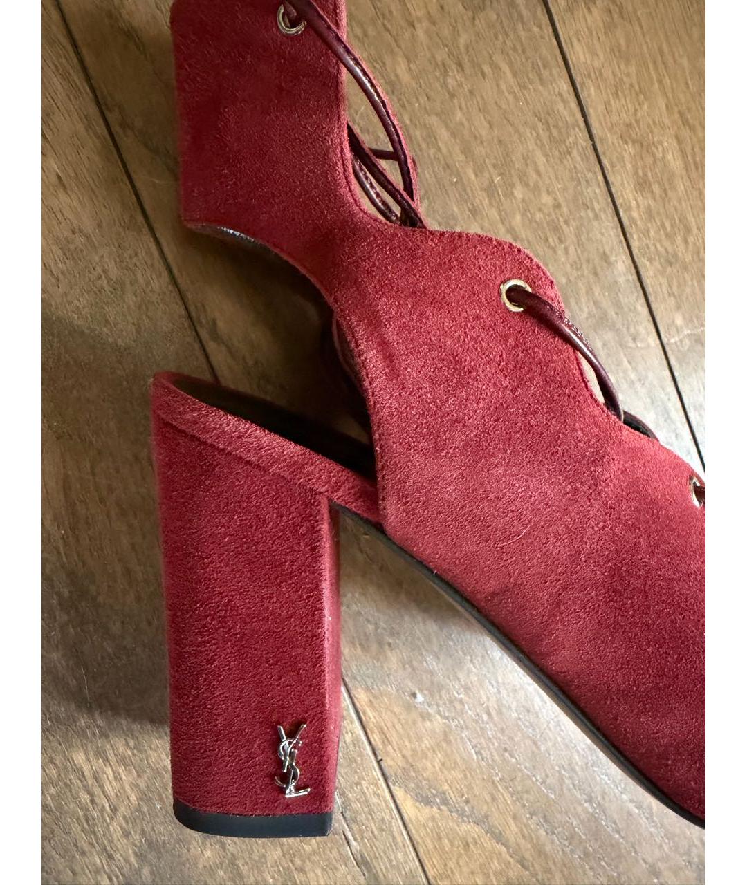 SAINT LAURENT Бордовые замшевые босоножки, фото 3
