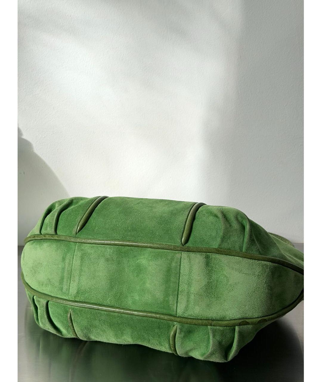 BOTTEGA VENETA Зеленая замшевая сумка с короткими ручками, фото 3