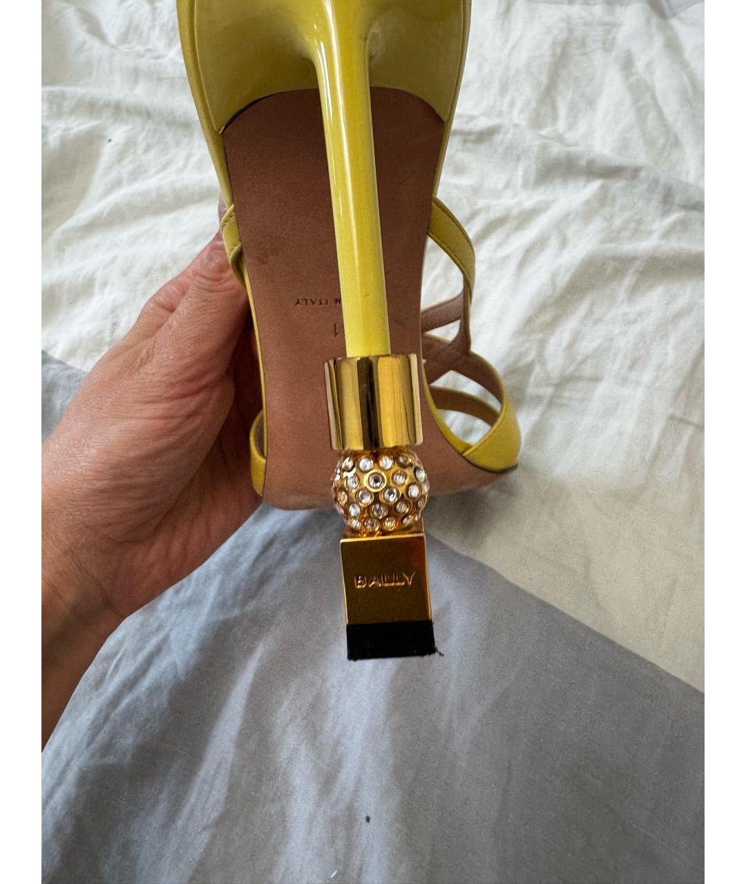 BALLY Желтые кожаные босоножки, фото 5