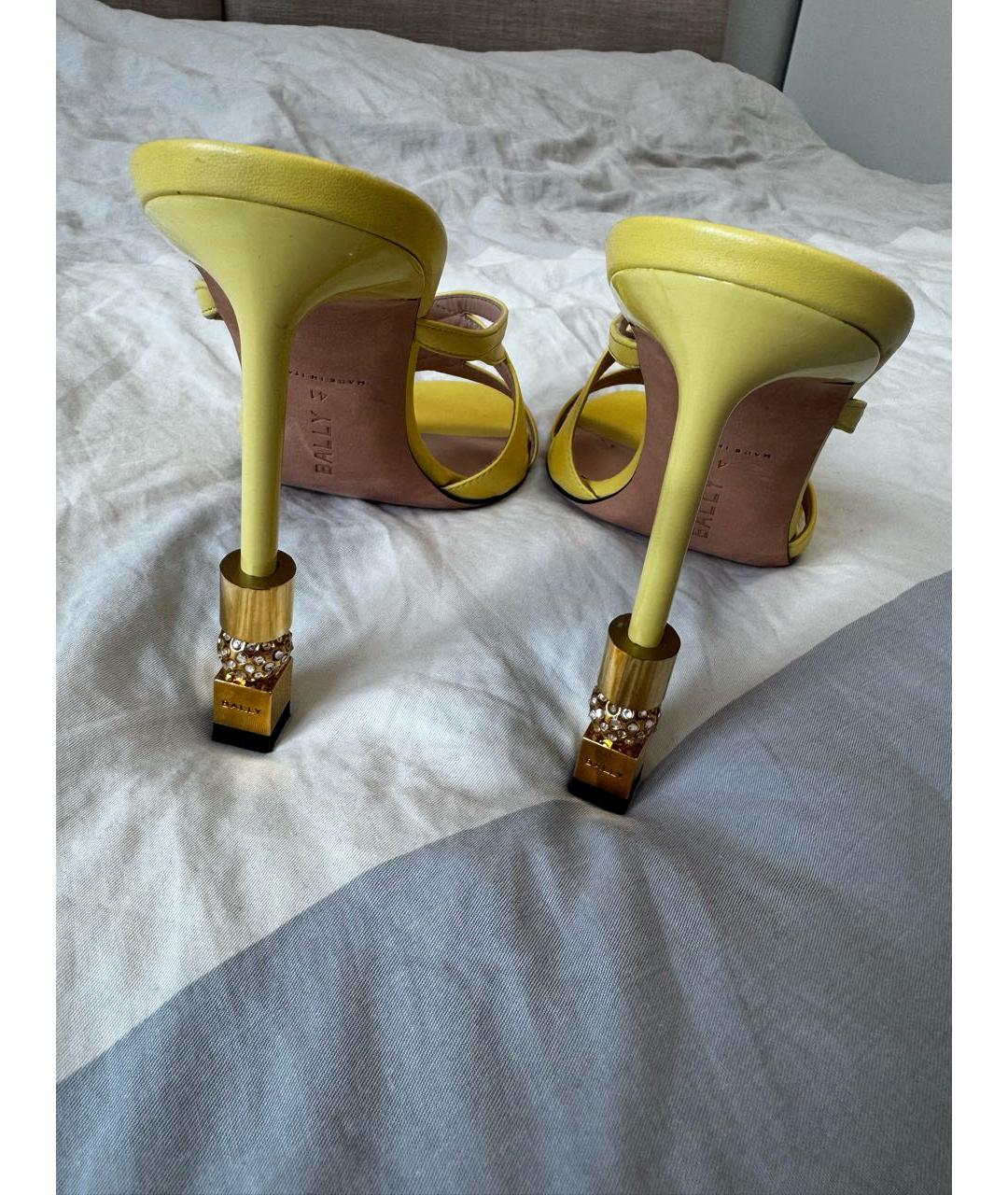 BALLY Желтые кожаные босоножки, фото 4