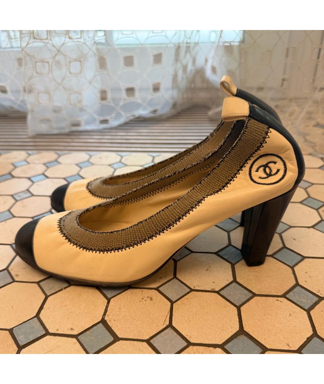 CHANEL Бежевые кожаные туфли, фото 3