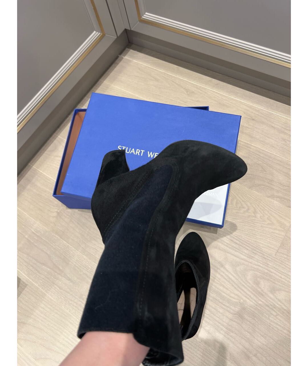 STUART WEITZMAN Черные замшевые ботильоны, фото 6