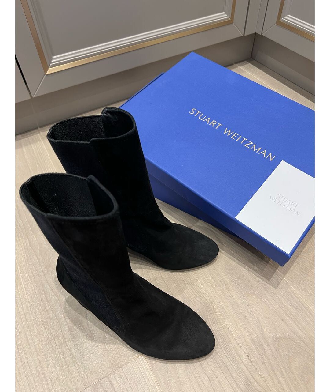 STUART WEITZMAN Черные замшевые ботильоны, фото 3