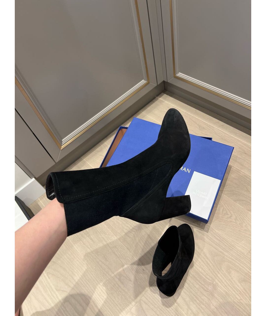 STUART WEITZMAN Черные замшевые ботильоны, фото 5