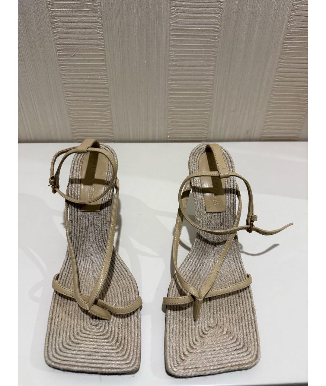 BOTTEGA VENETA Бежевые кожаные босоножки, фото 2