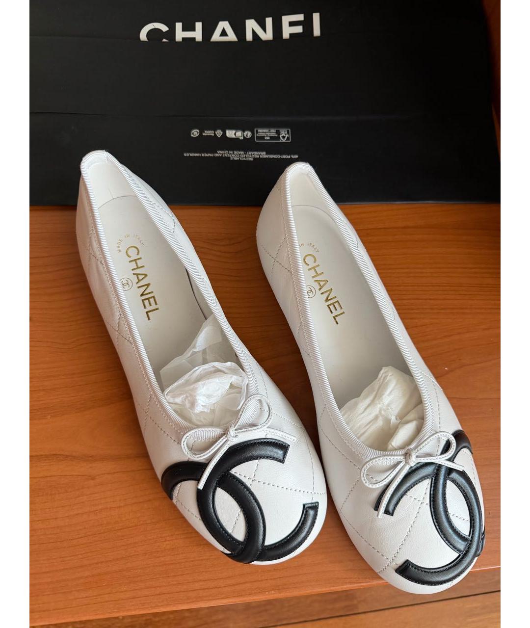 CHANEL Белые кожаные балетки, фото 3