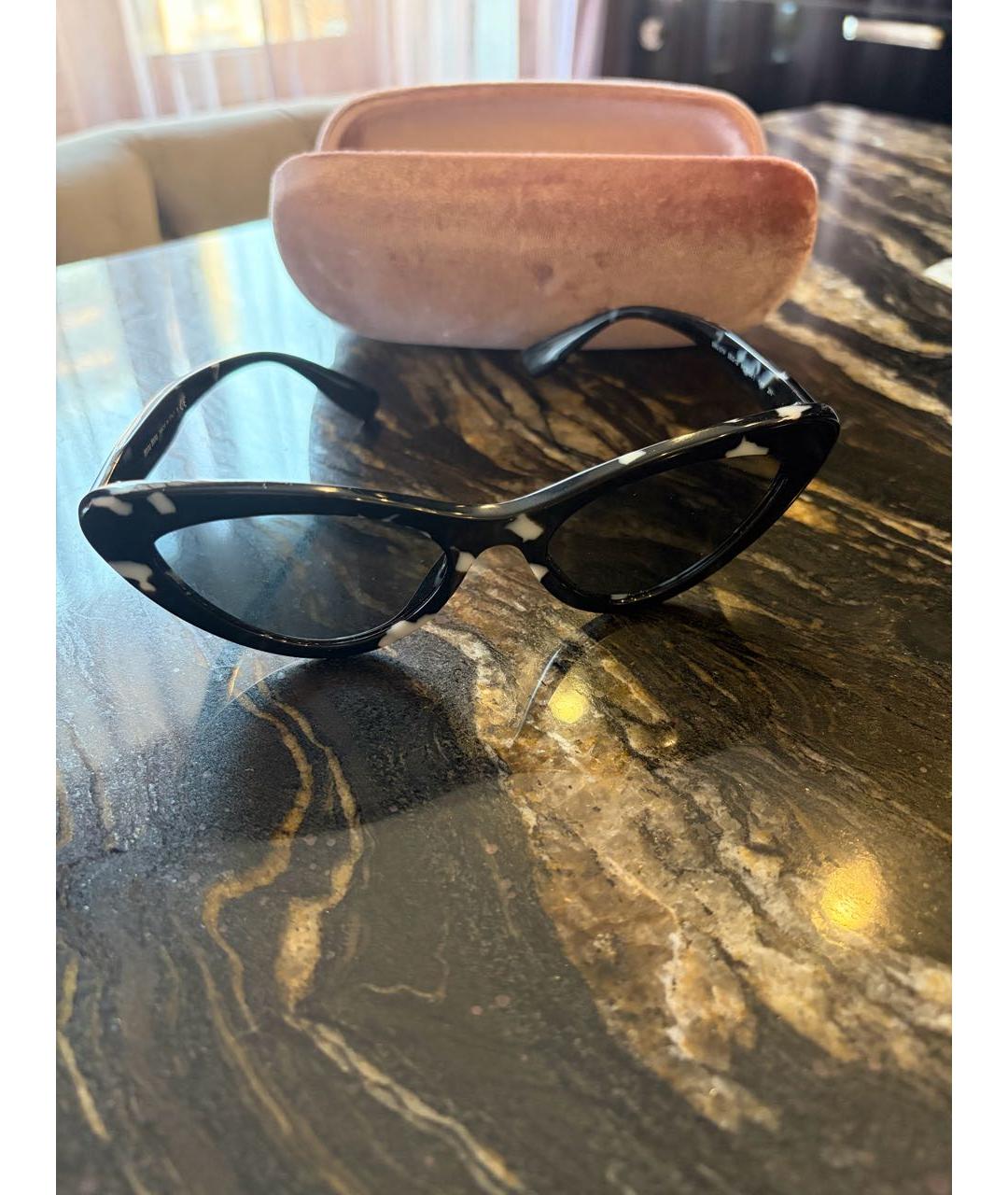 MIU MIU Черные пластиковые солнцезащитные очки, фото 2