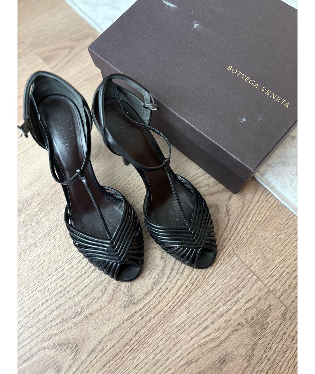 BOTTEGA VENETA Черные кожаные босоножки, фото 7