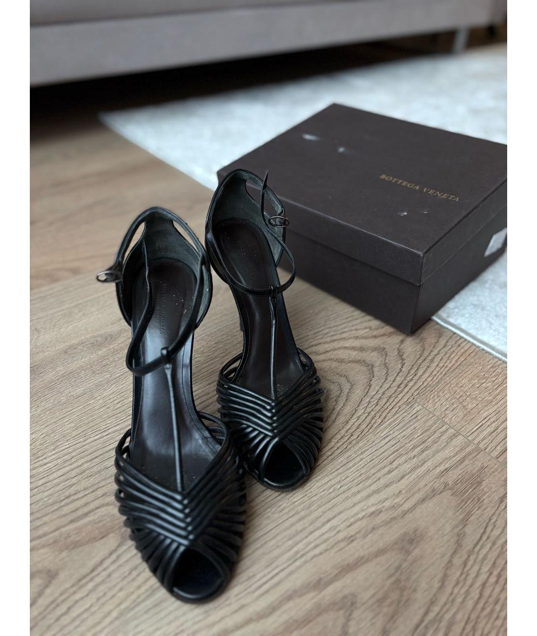 BOTTEGA VENETA Черные кожаные босоножки, фото 3