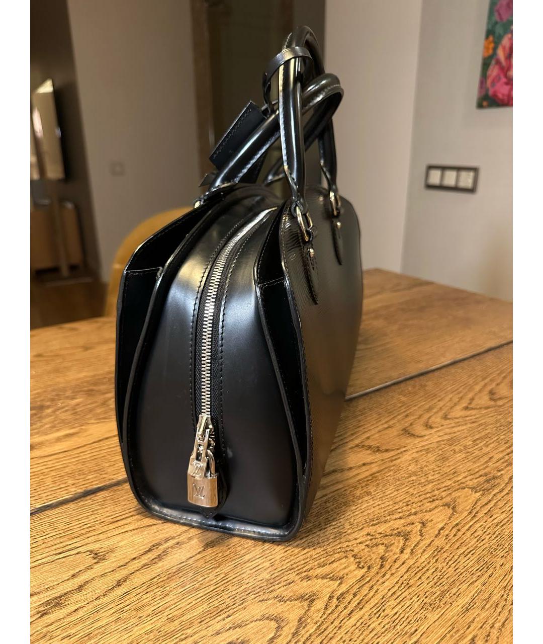 LOUIS VUITTON Черная кожаная сумка с короткими ручками, фото 6