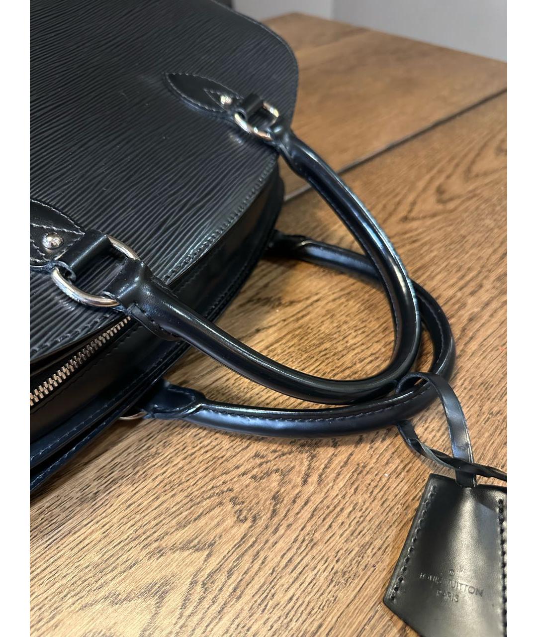 LOUIS VUITTON Черная кожаная сумка с короткими ручками, фото 3