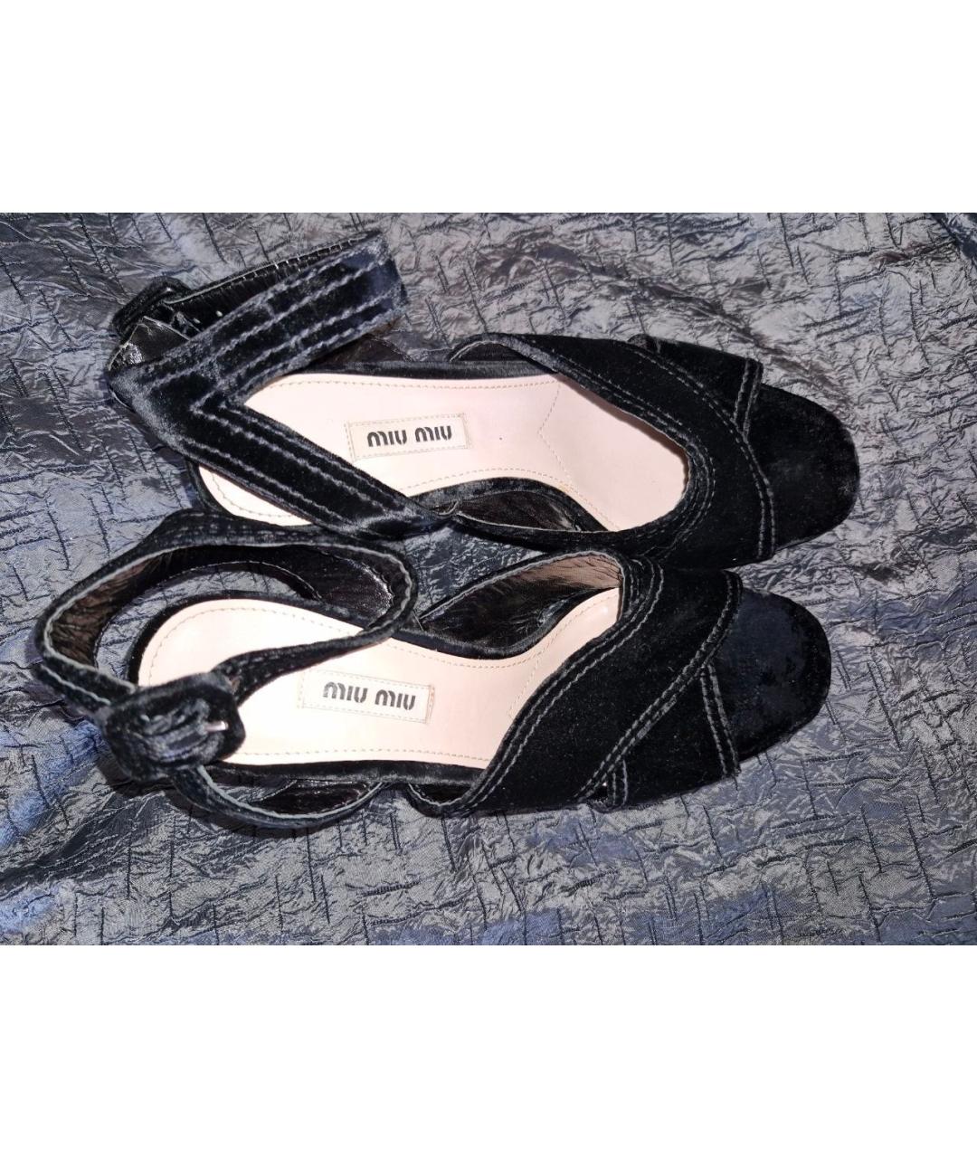 MIU MIU Черные бархатные босоножки, фото 4