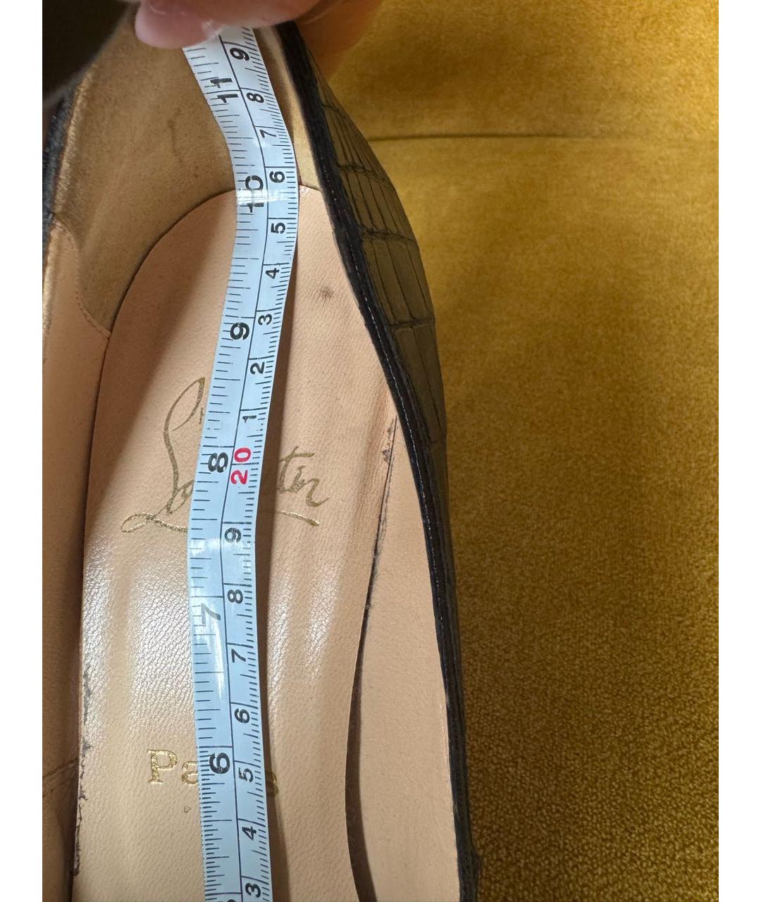 CHRISTIAN LOUBOUTIN Черные лодочки на низком каблуке из лакированной кожи, фото 6