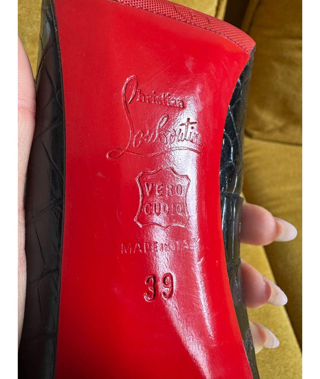 CHRISTIAN LOUBOUTIN Черные лодочки на низком каблуке из лакированной кожи, фото 5
