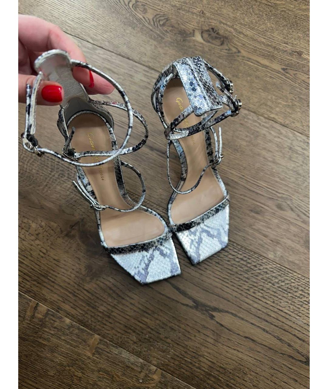 GIANVITO ROSSI Серебряные кожаные босоножки, фото 5