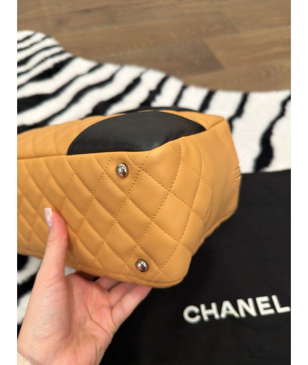 CHANEL Бежевая кожаная сумка с короткими ручками, фото 4