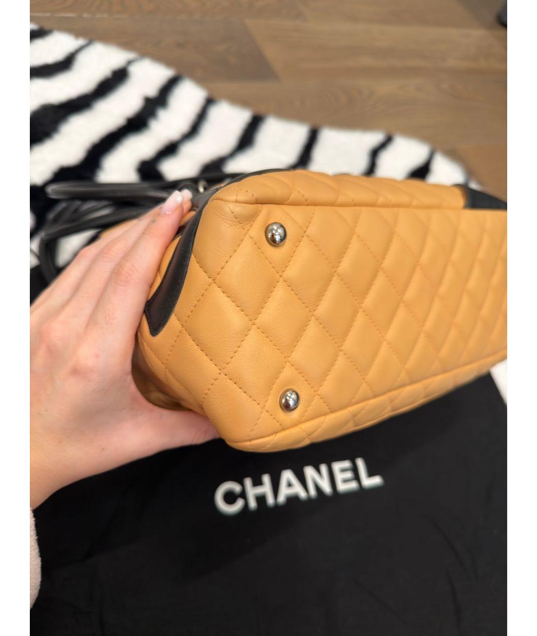 CHANEL Бежевая кожаная сумка с короткими ручками, фото 3