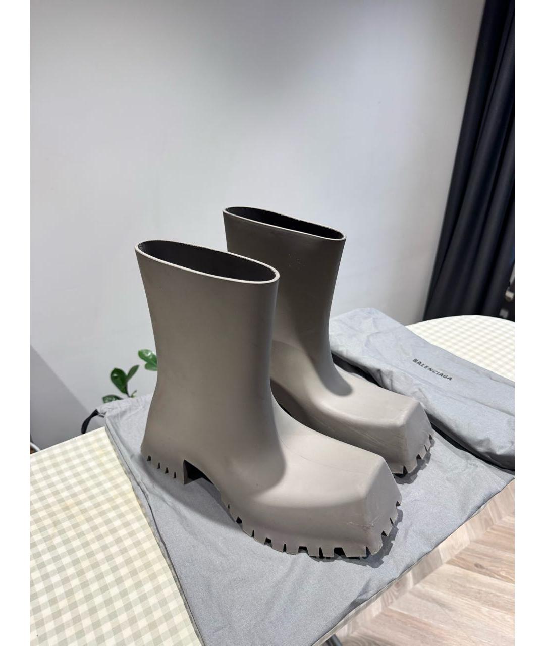 BALENCIAGA Антрацитовые резиновые высокие ботинки, фото 2