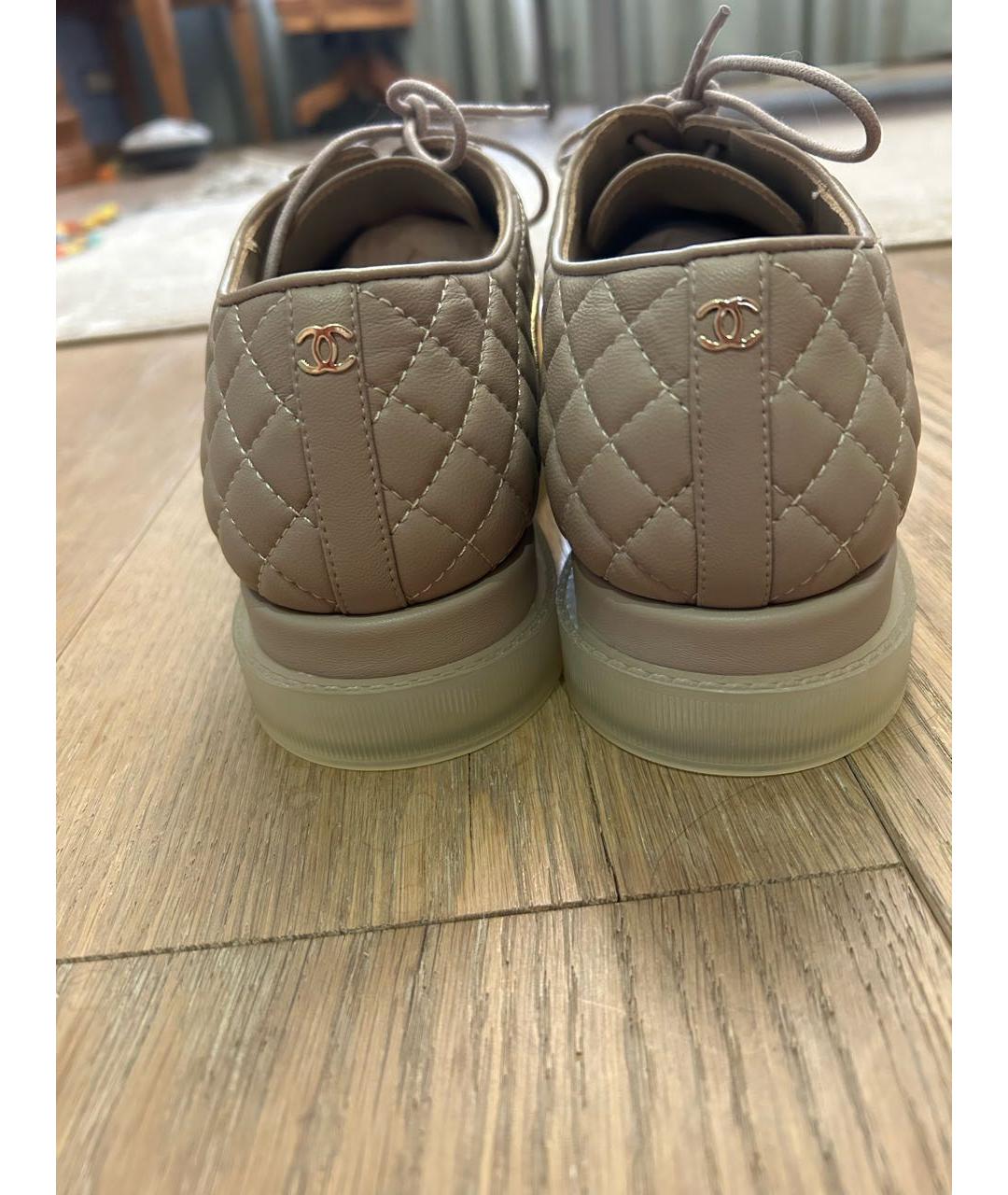 CHANEL Бежевые кожаные кроссовки, фото 4